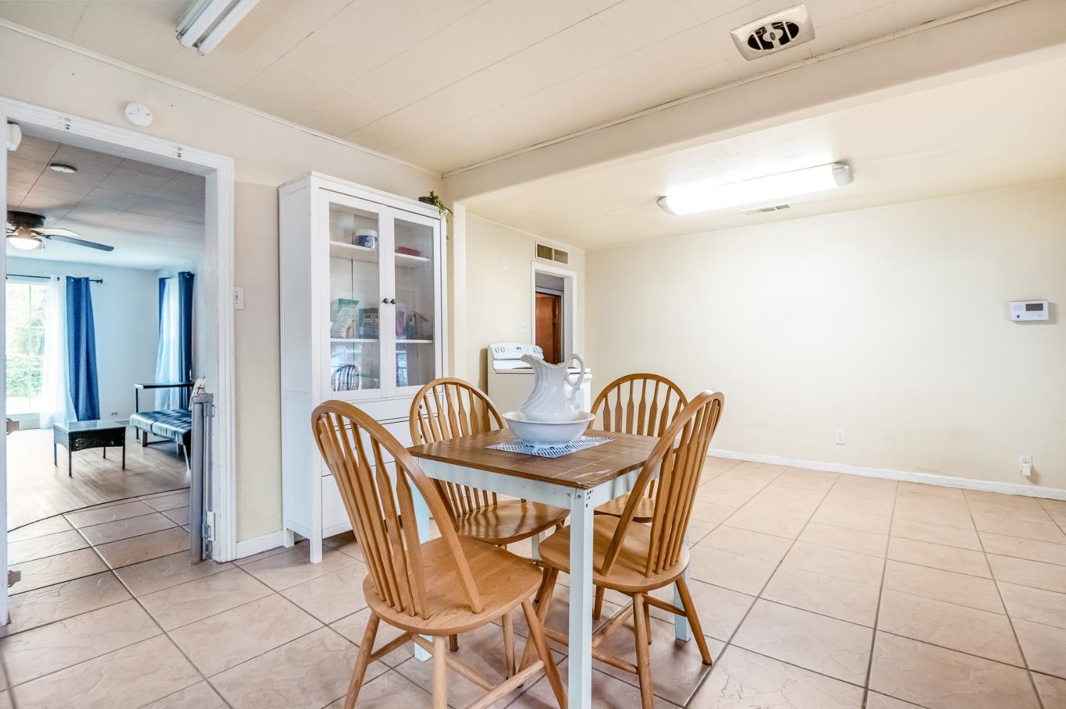 18701 Lort Dr, Visalia, CA 93292