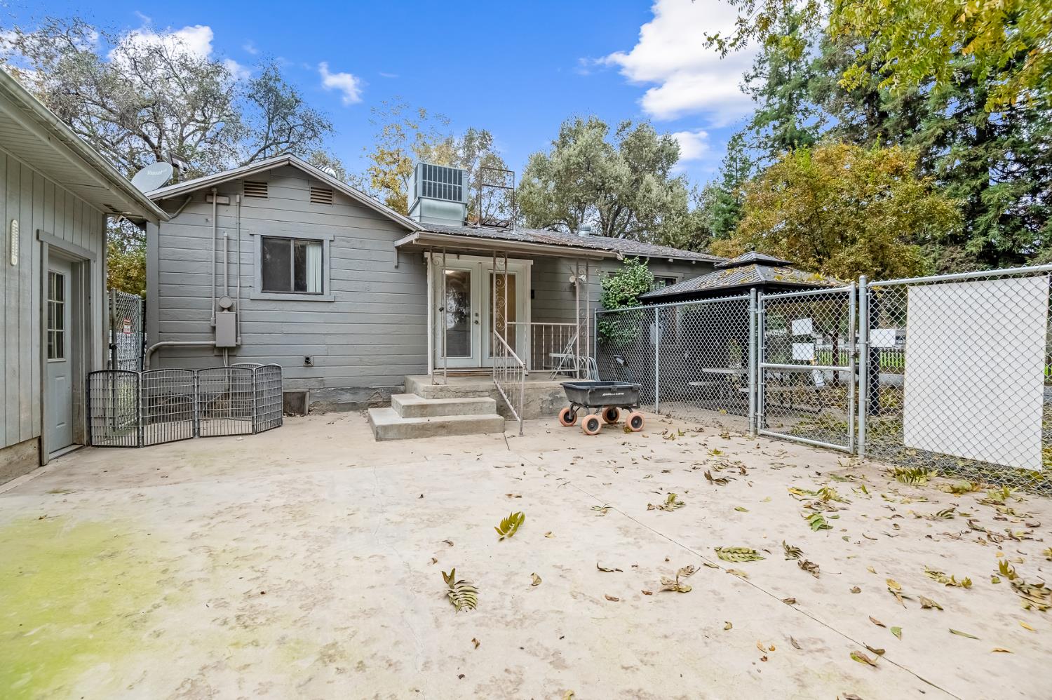 18701 Lort Dr, Visalia, CA 93292