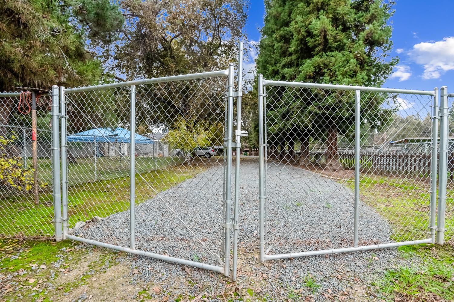 18701 Lort Dr, Visalia, CA 93292