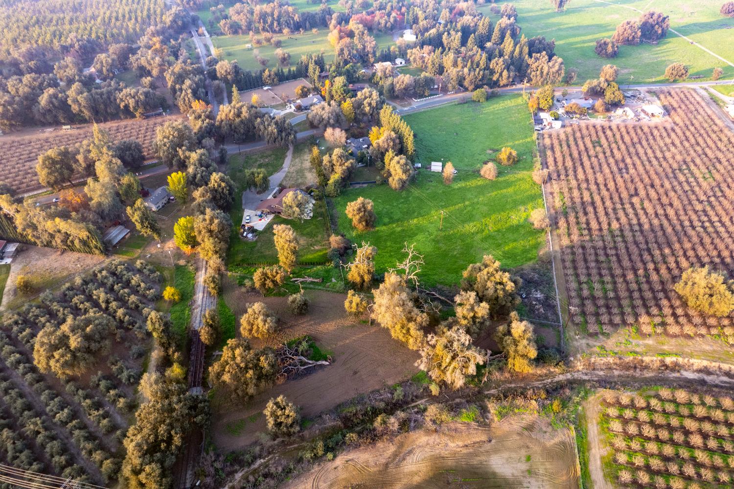 18701 Lort Dr, Visalia, CA 93292