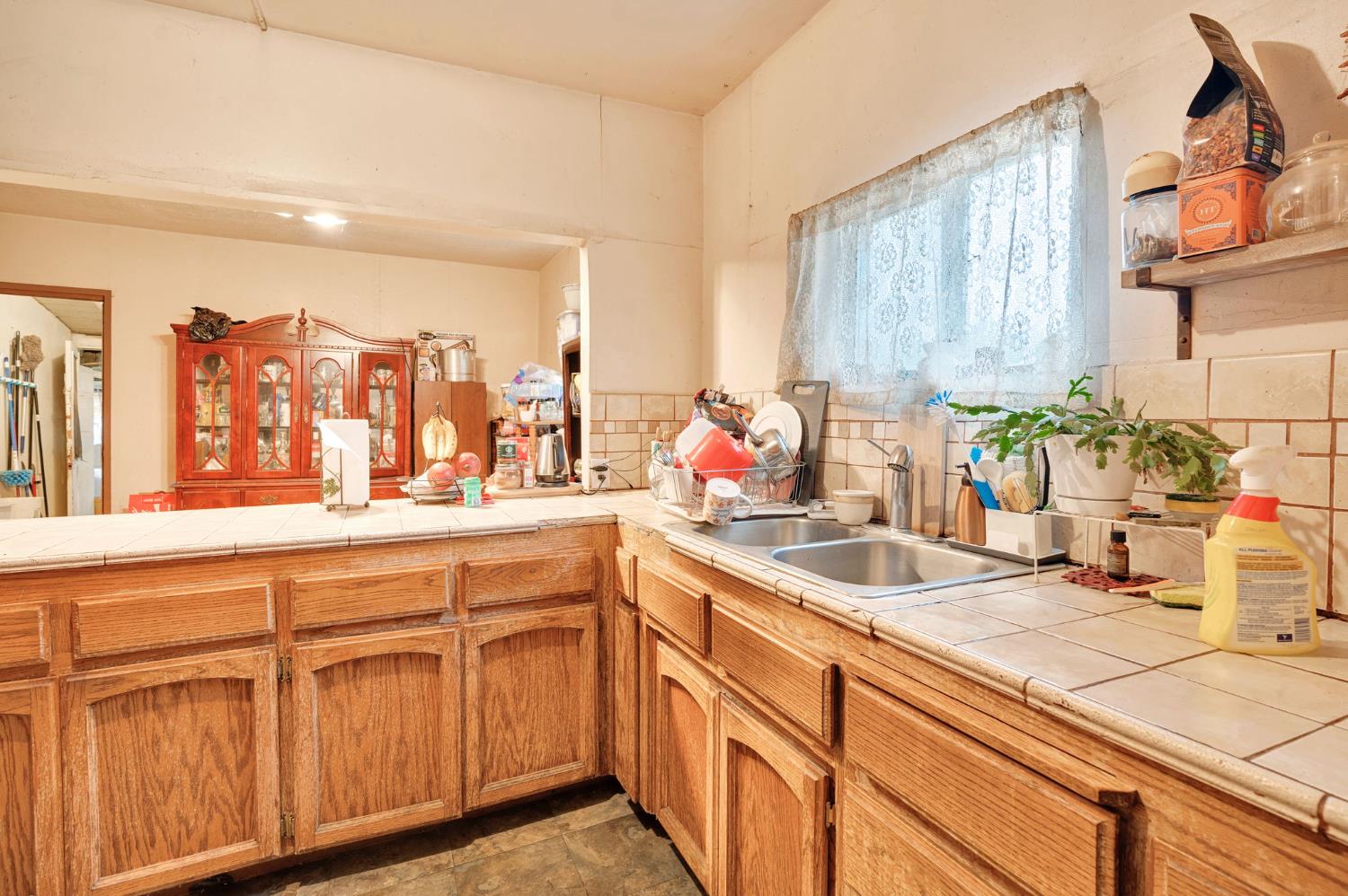 914 Clinton St, Madera, CA 93638