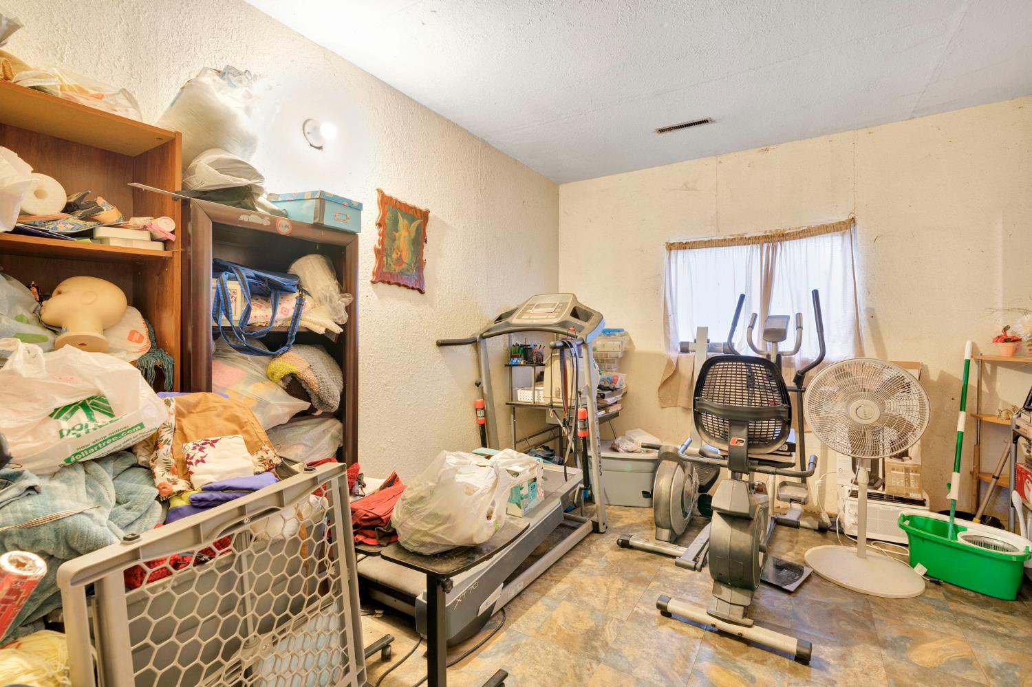 914 Clinton St, Madera, CA 93638