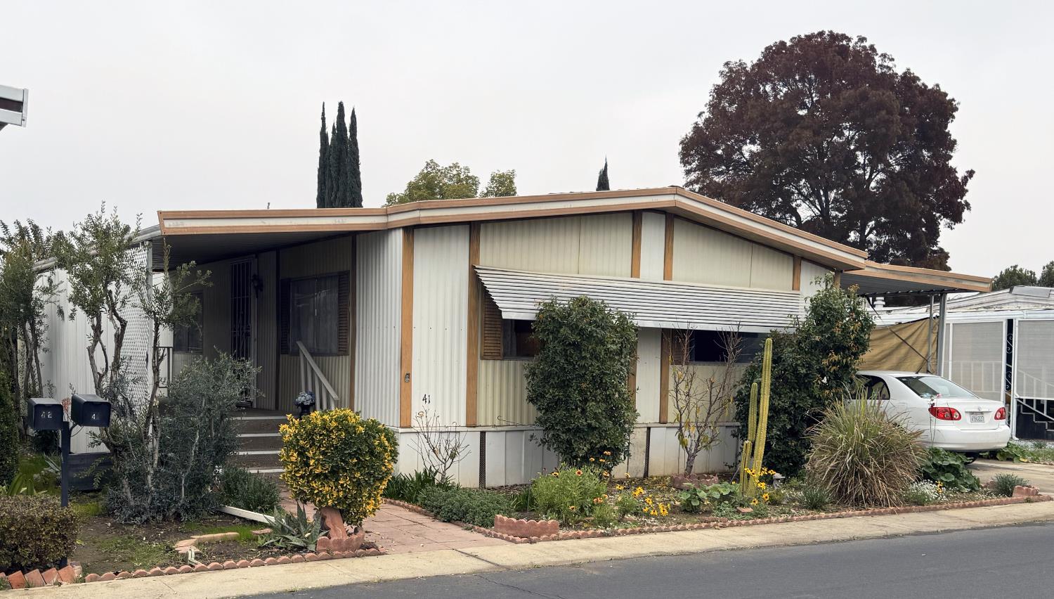 581 N Crawford Ave #41, Dinuba, CA 93618