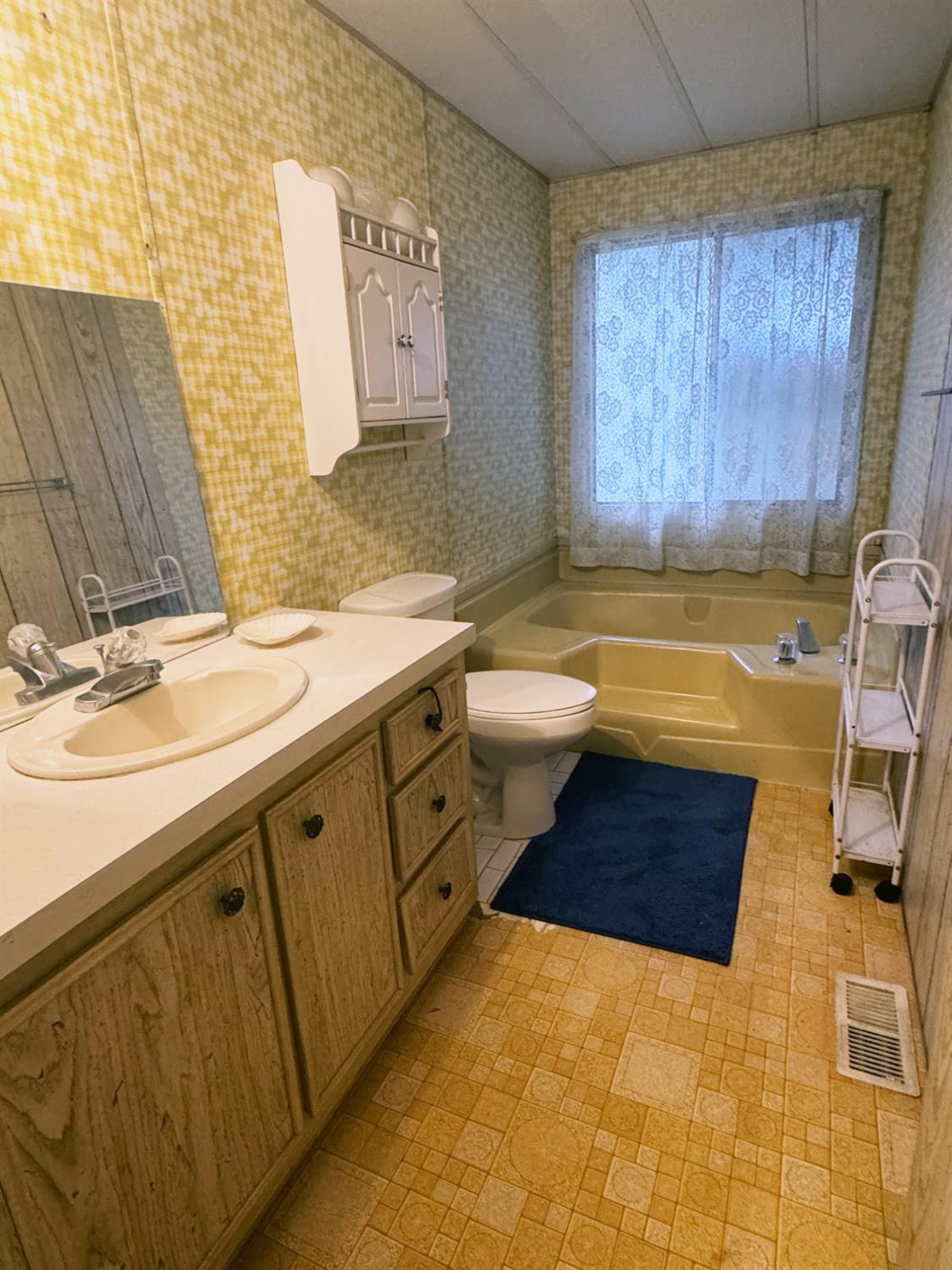 581 N Crawford Ave #41, Dinuba, CA 93618