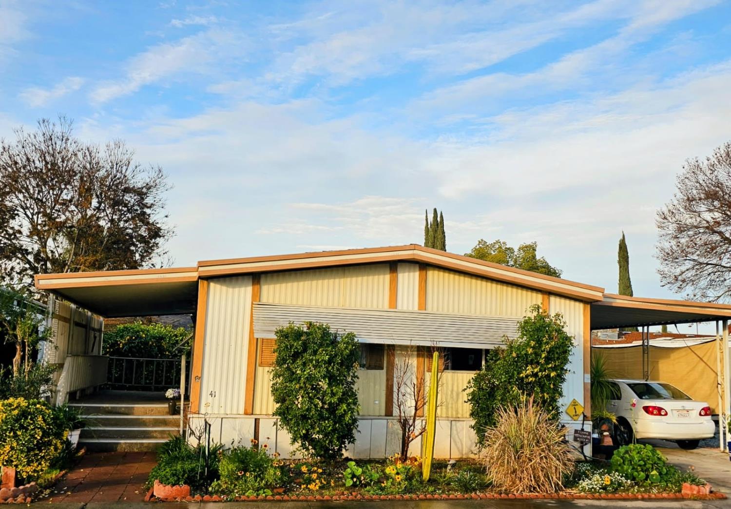 581 N Crawford Ave #41, Dinuba, CA 93618