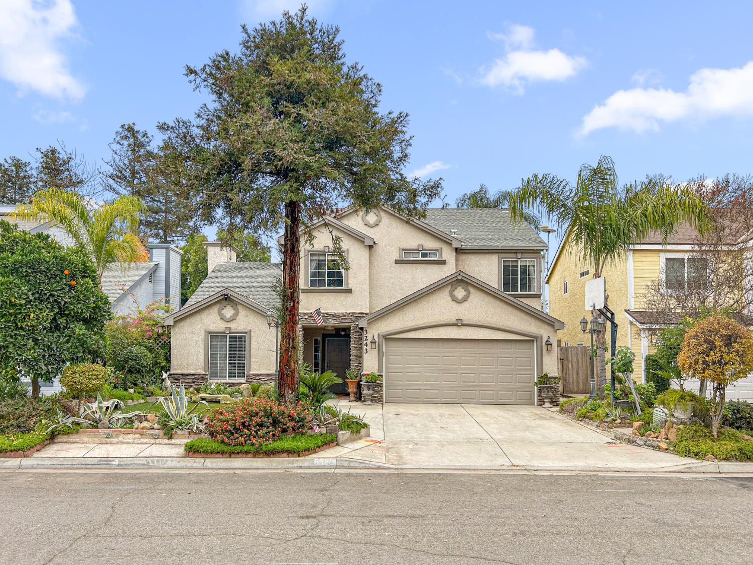 3243 N Dewey Ave, Fresno, CA 93722