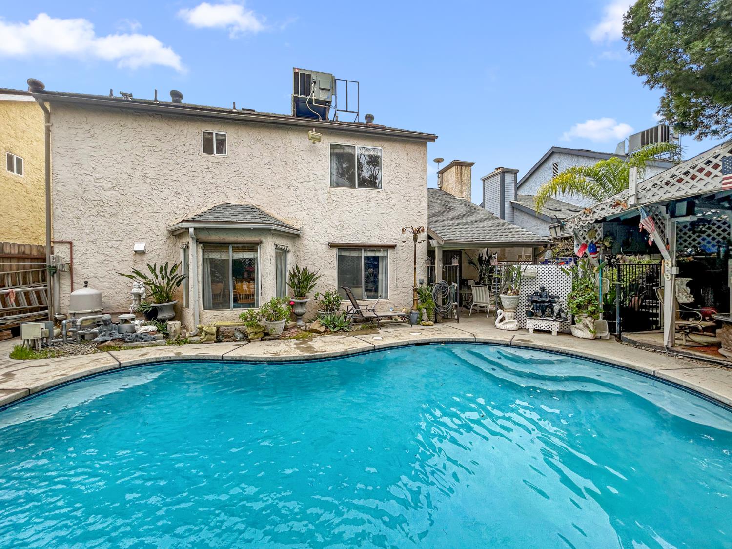 3243 N Dewey Ave, Fresno, CA 93722