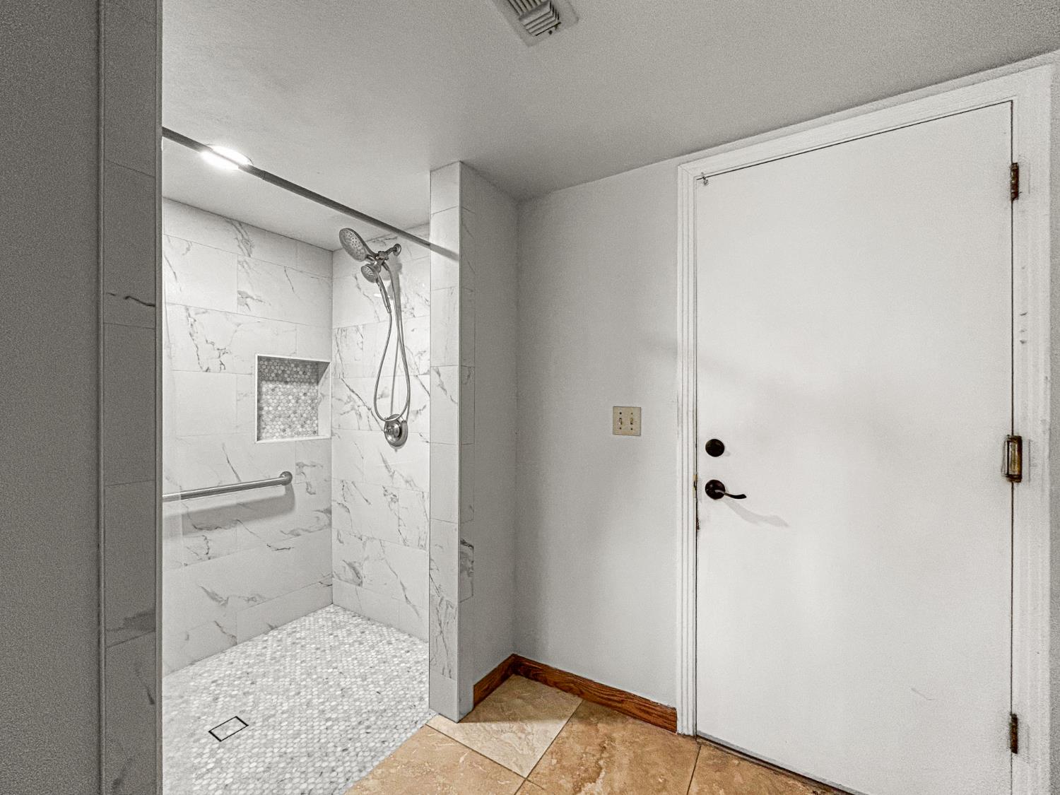 3243 N Dewey Ave, Fresno, CA 93722