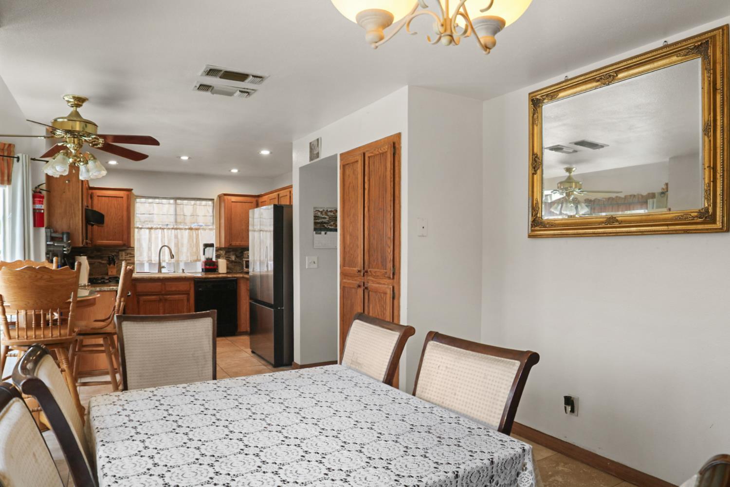 3243 N Dewey Ave, Fresno, CA 93722