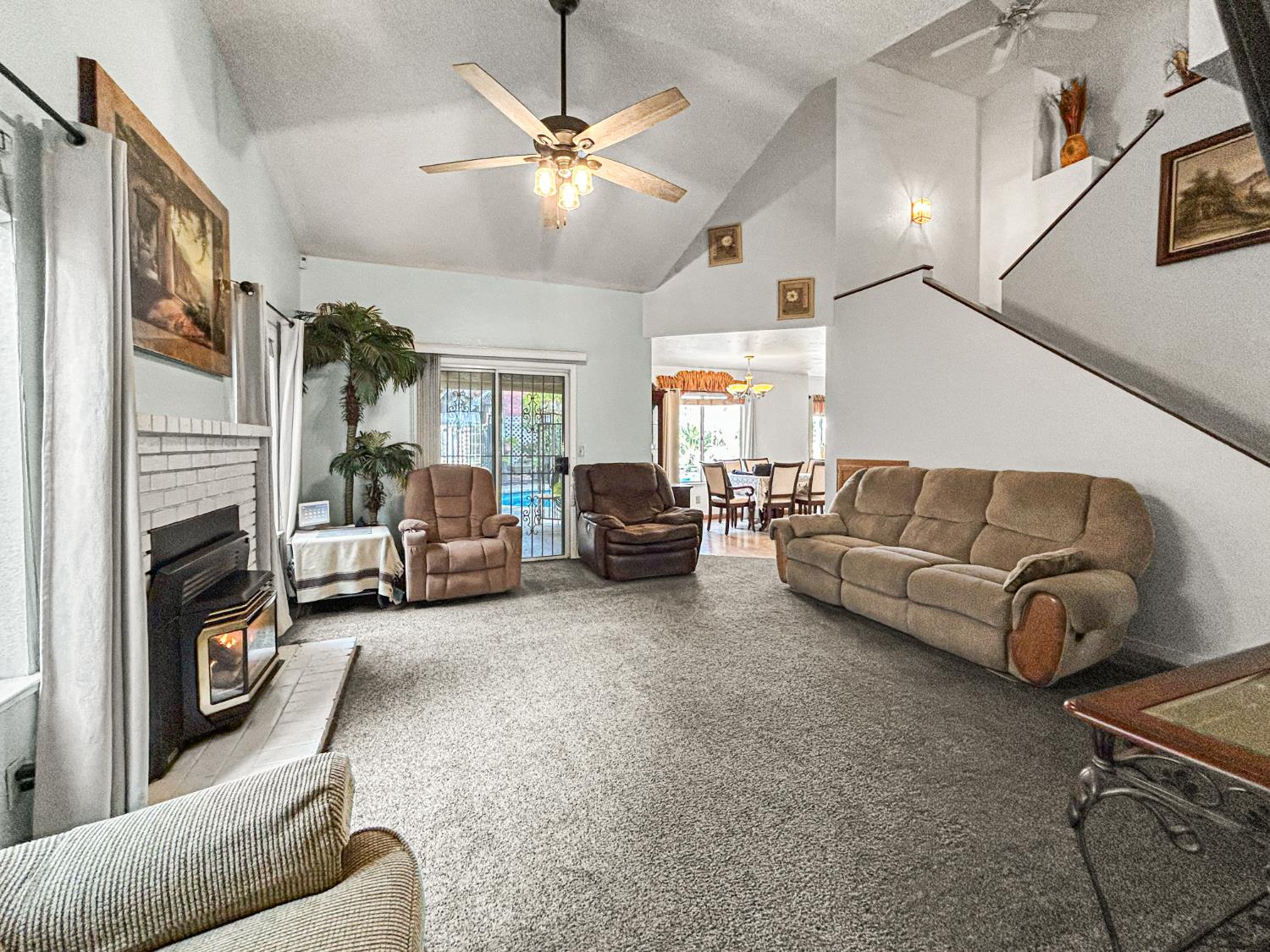 3243 N Dewey Ave, Fresno, CA 93722