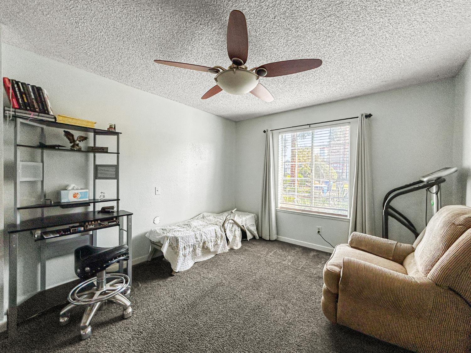 3243 N Dewey Ave, Fresno, CA 93722