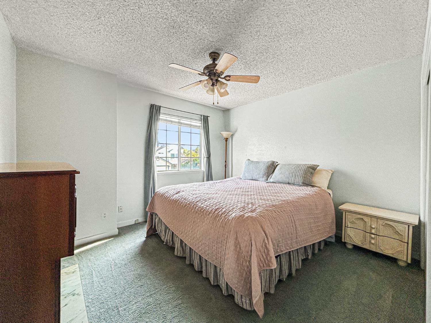 3243 N Dewey Ave, Fresno, CA 93722