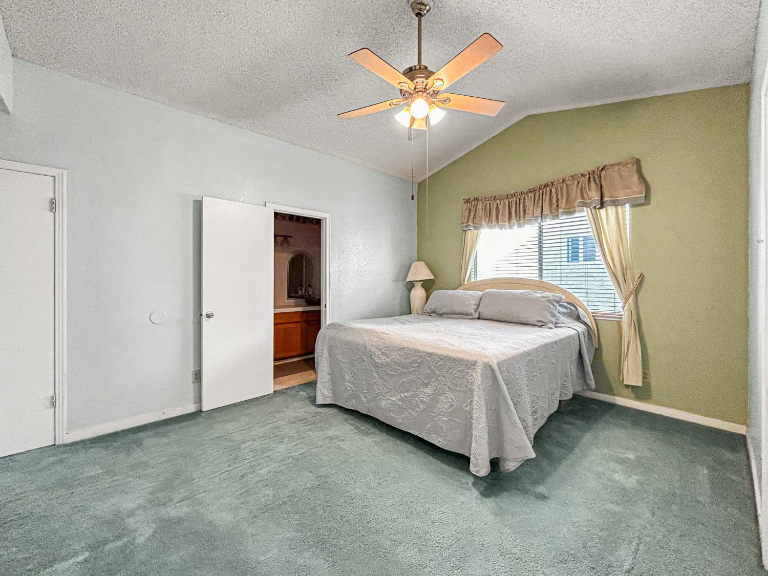 3243 N Dewey Ave, Fresno, CA 93722