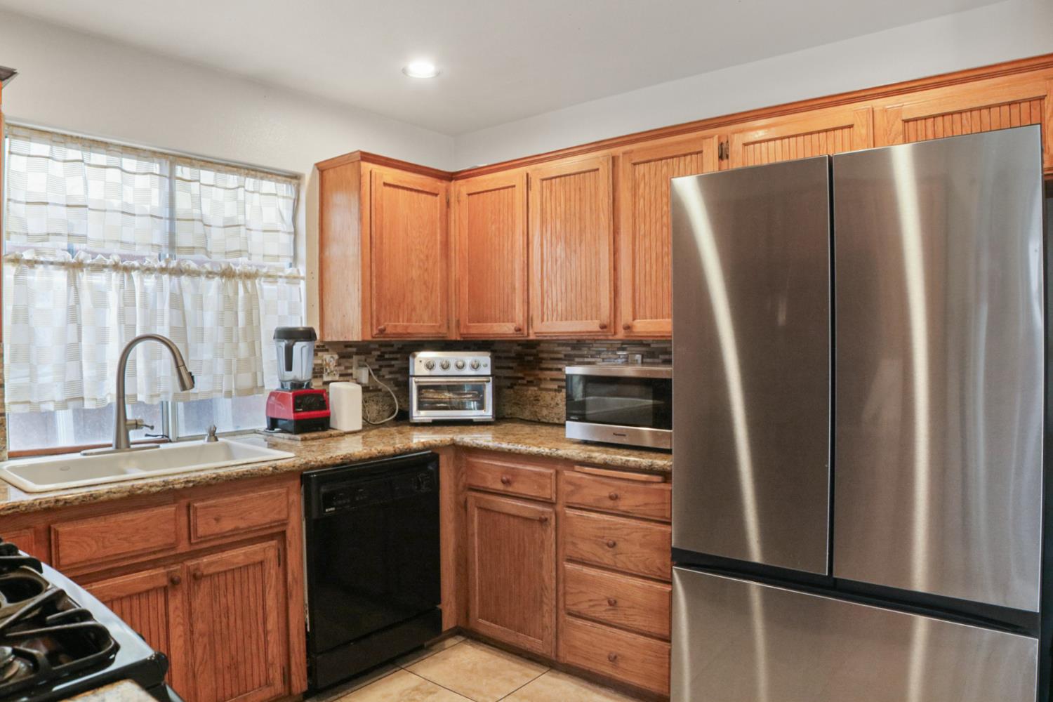 3243 N Dewey Ave, Fresno, CA 93722