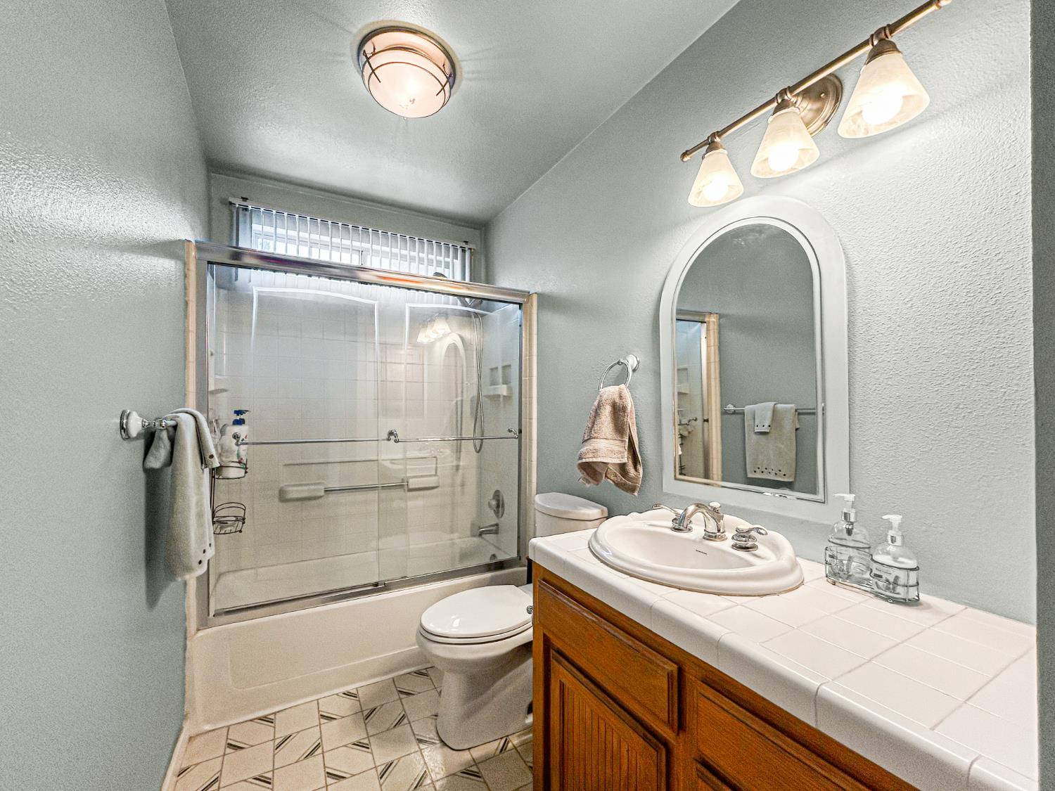 3243 N Dewey Ave, Fresno, CA 93722