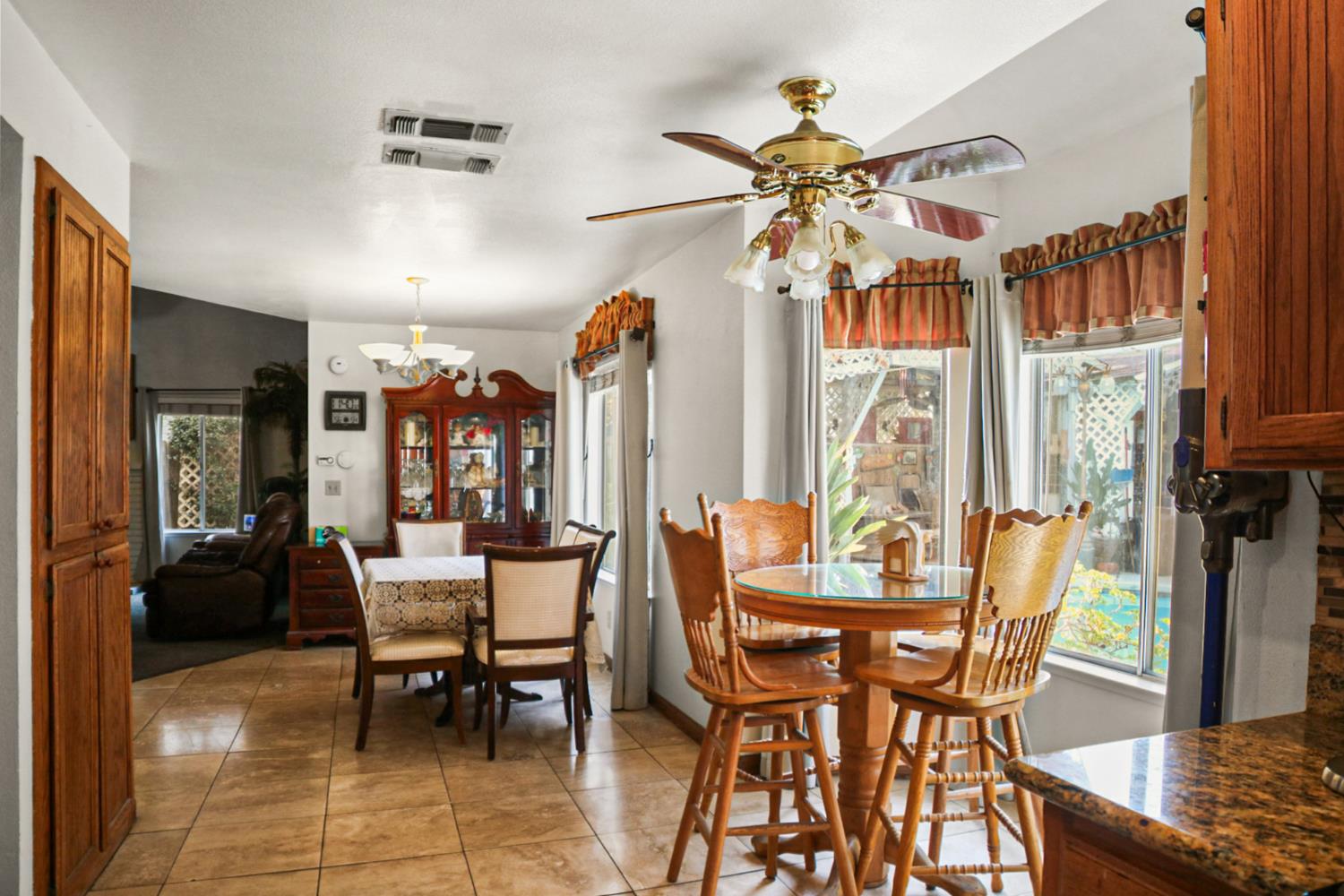 3243 N Dewey Ave, Fresno, CA 93722