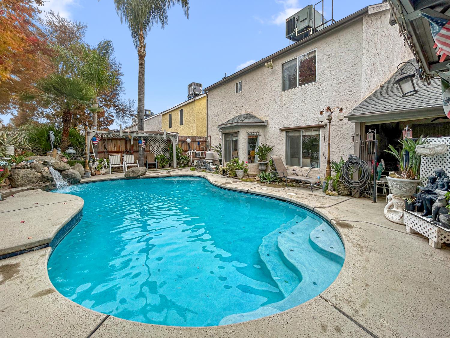 3243 N Dewey Ave, Fresno, CA 93722