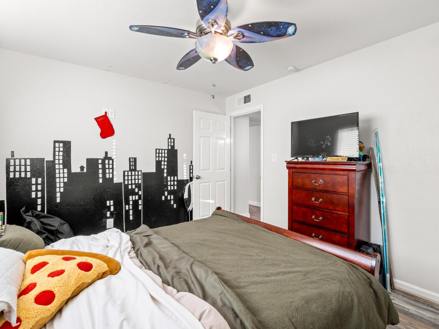 3279 W Rialto Ave, Fresno, CA 93722