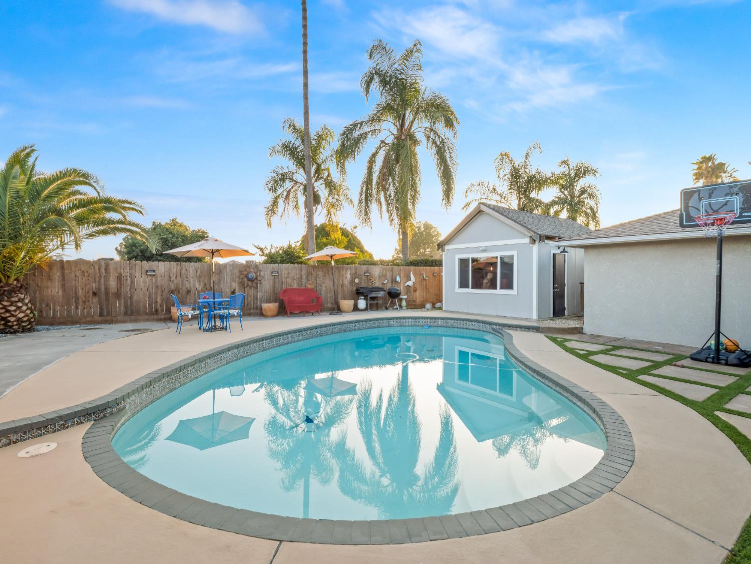 3279 W Rialto Ave, Fresno, CA 93722