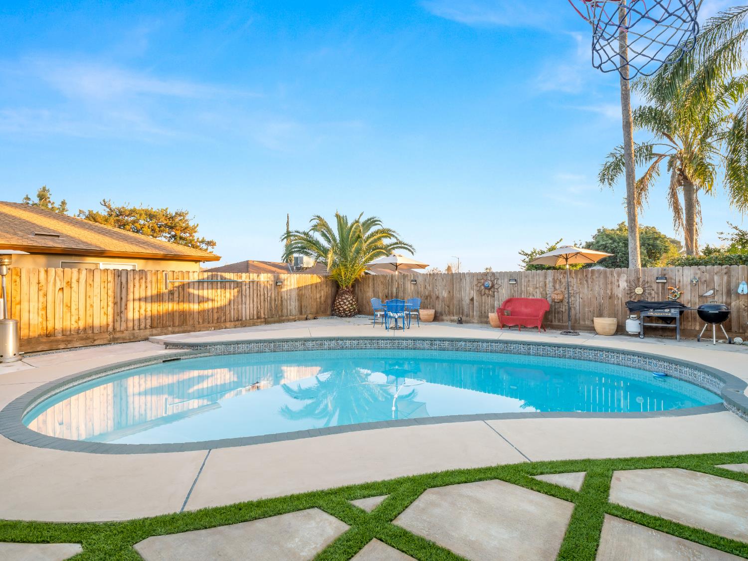 3279 W Rialto Ave, Fresno, CA 93722