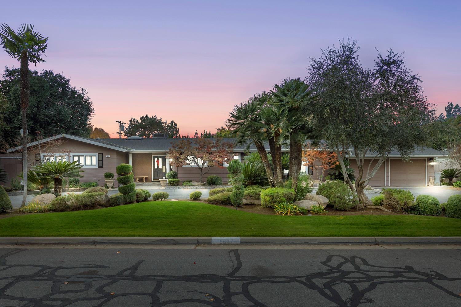 5627 N Kavanagh Ave, Fresno, CA 93711