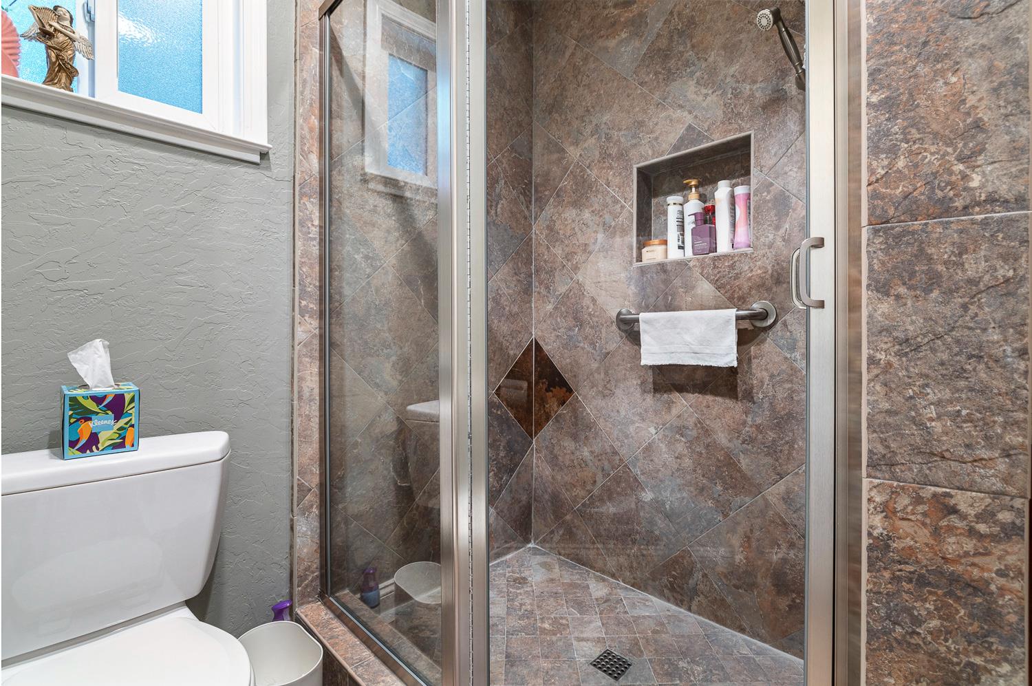 5627 N Kavanagh Ave, Fresno, CA 93711