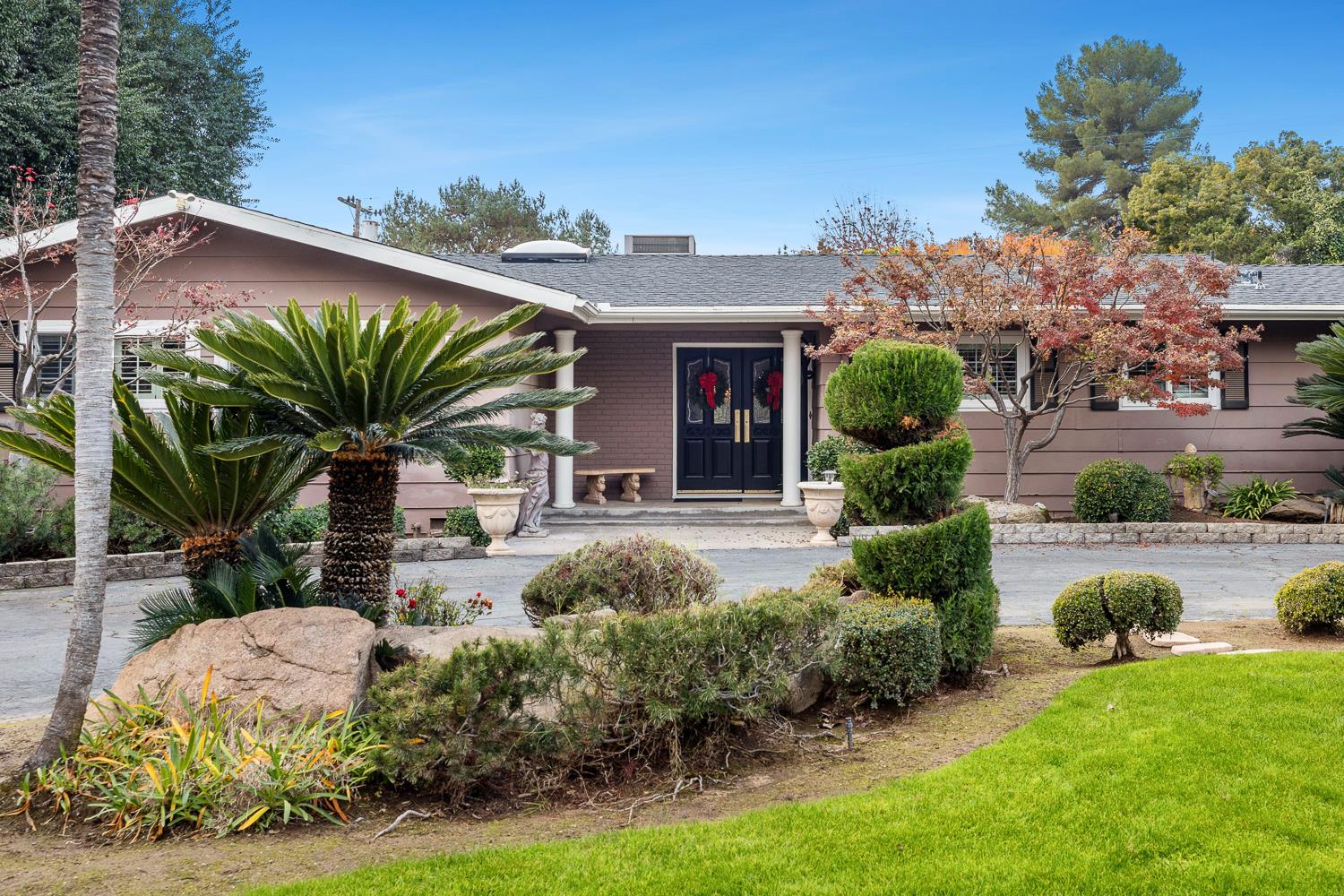 5627 N Kavanagh Ave, Fresno, CA 93711