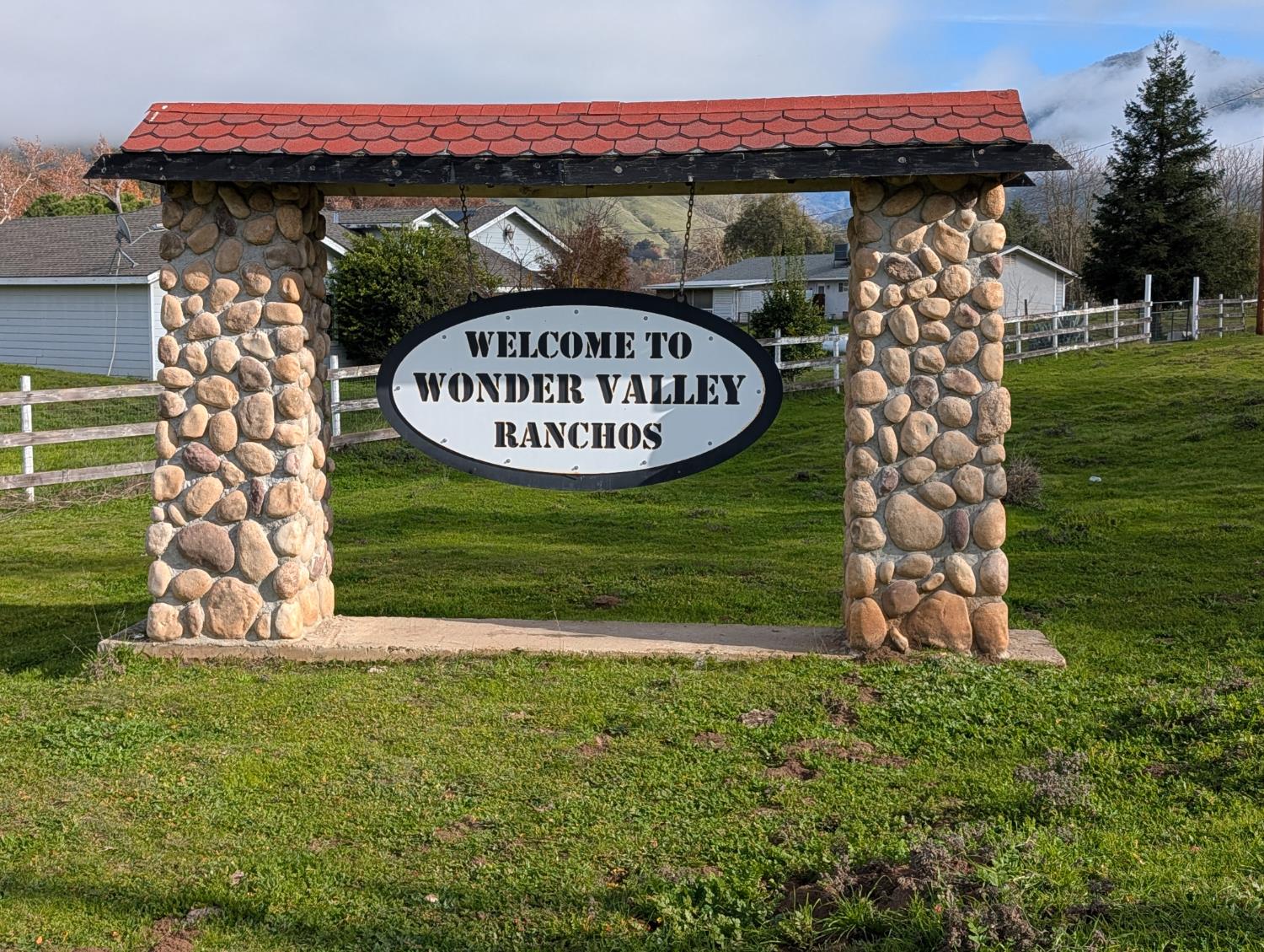 7079 Palomino Dr, Sanger, CA 93657