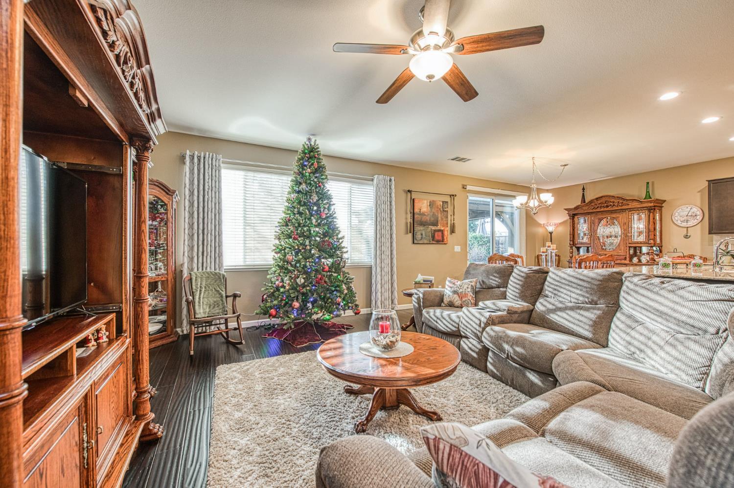 1764 N Mcpherson Ln, Clovis, CA 93619