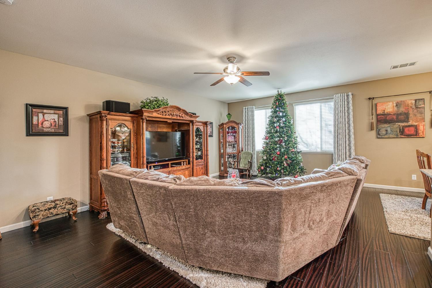 1764 N Mcpherson Ln, Clovis, CA 93619