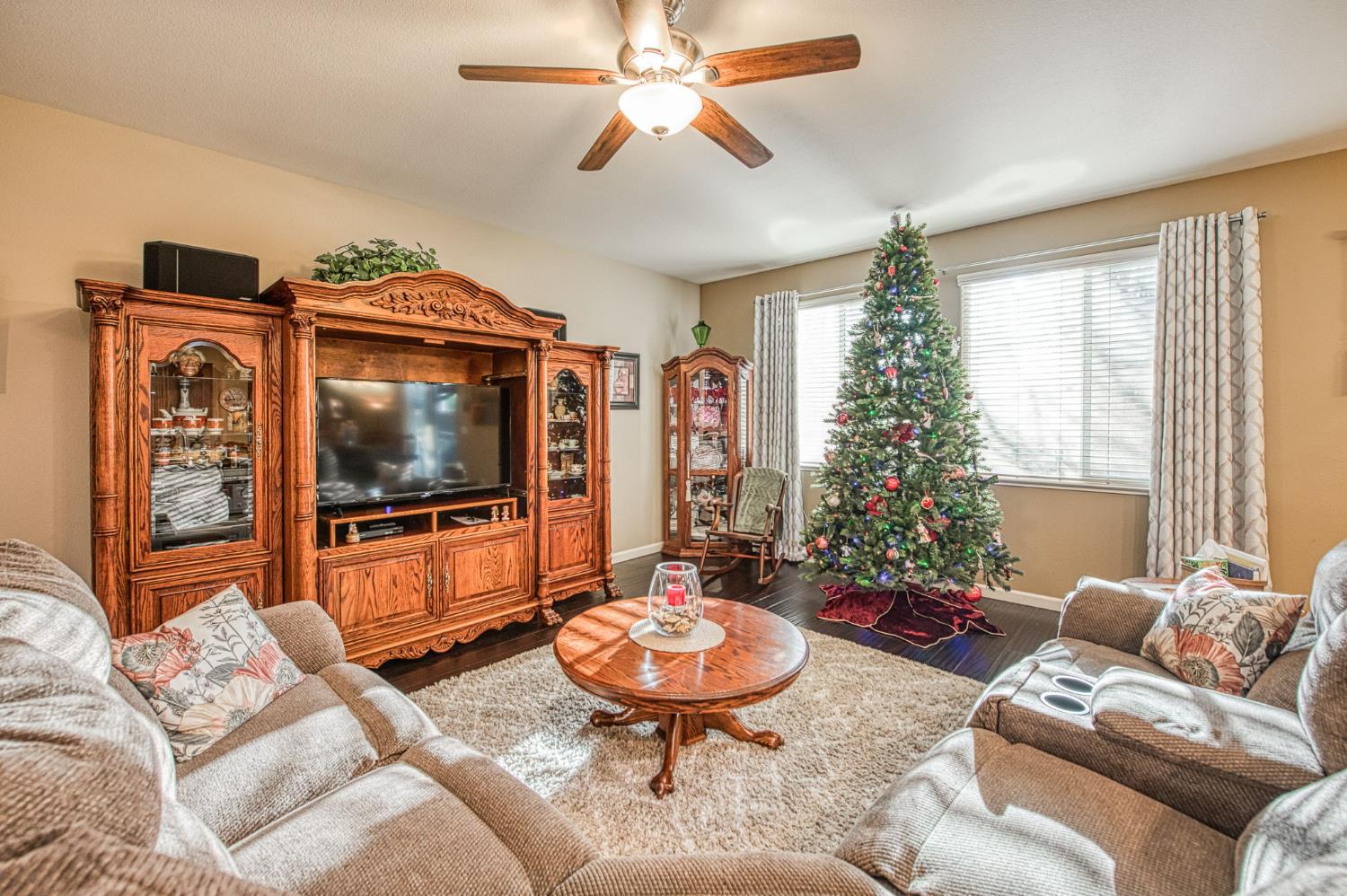 1764 N Mcpherson Ln, Clovis, CA 93619