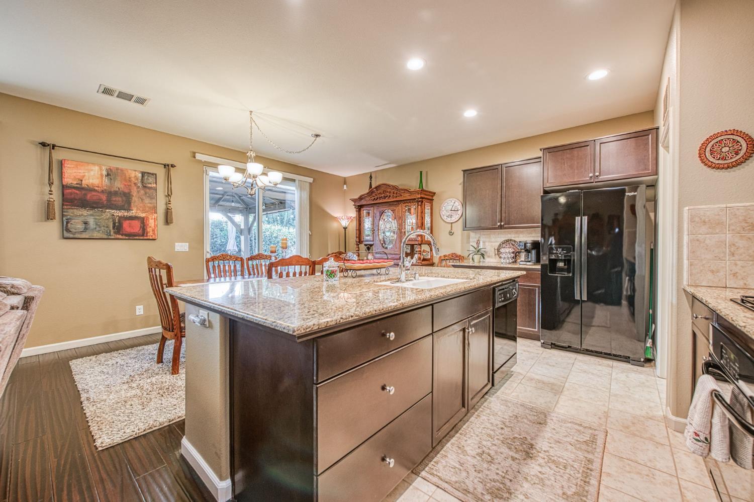 1764 N Mcpherson Ln, Clovis, CA 93619