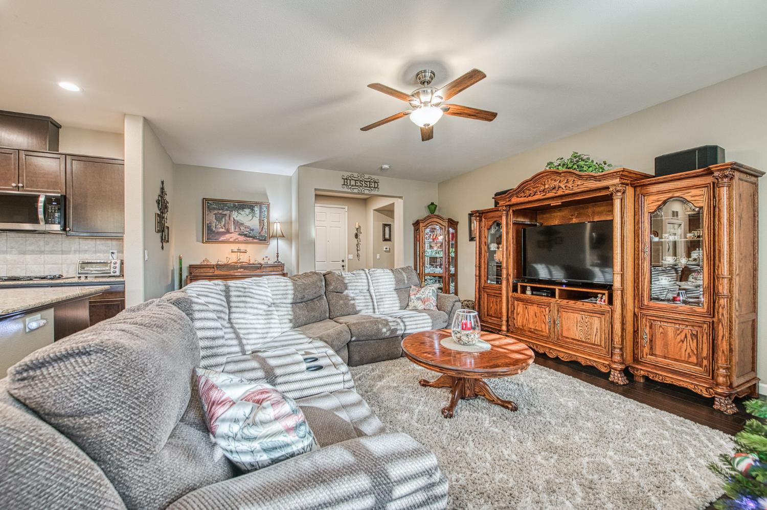 1764 N Mcpherson Ln, Clovis, CA 93619