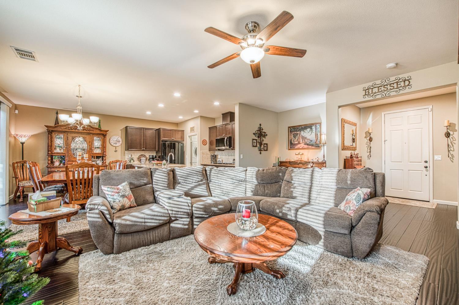 1764 N Mcpherson Ln, Clovis, CA 93619