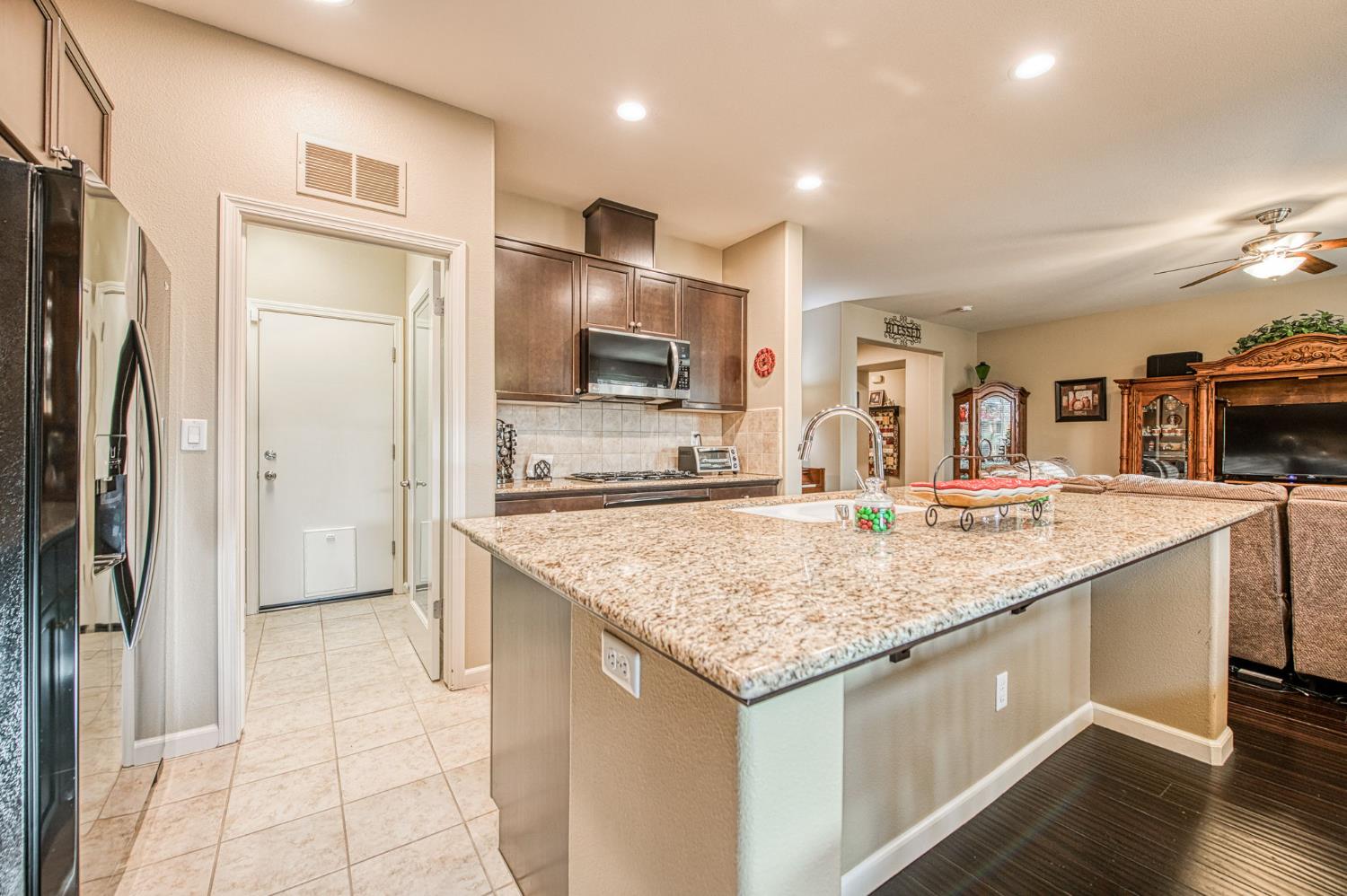 1764 N Mcpherson Ln, Clovis, CA 93619