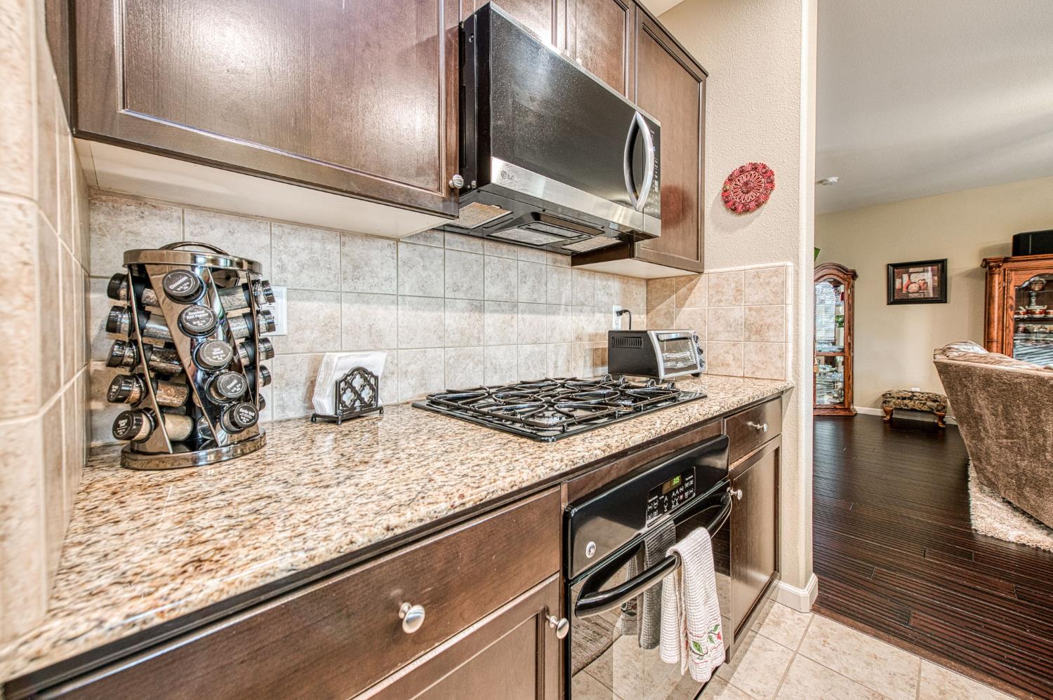 1764 N Mcpherson Ln, Clovis, CA 93619