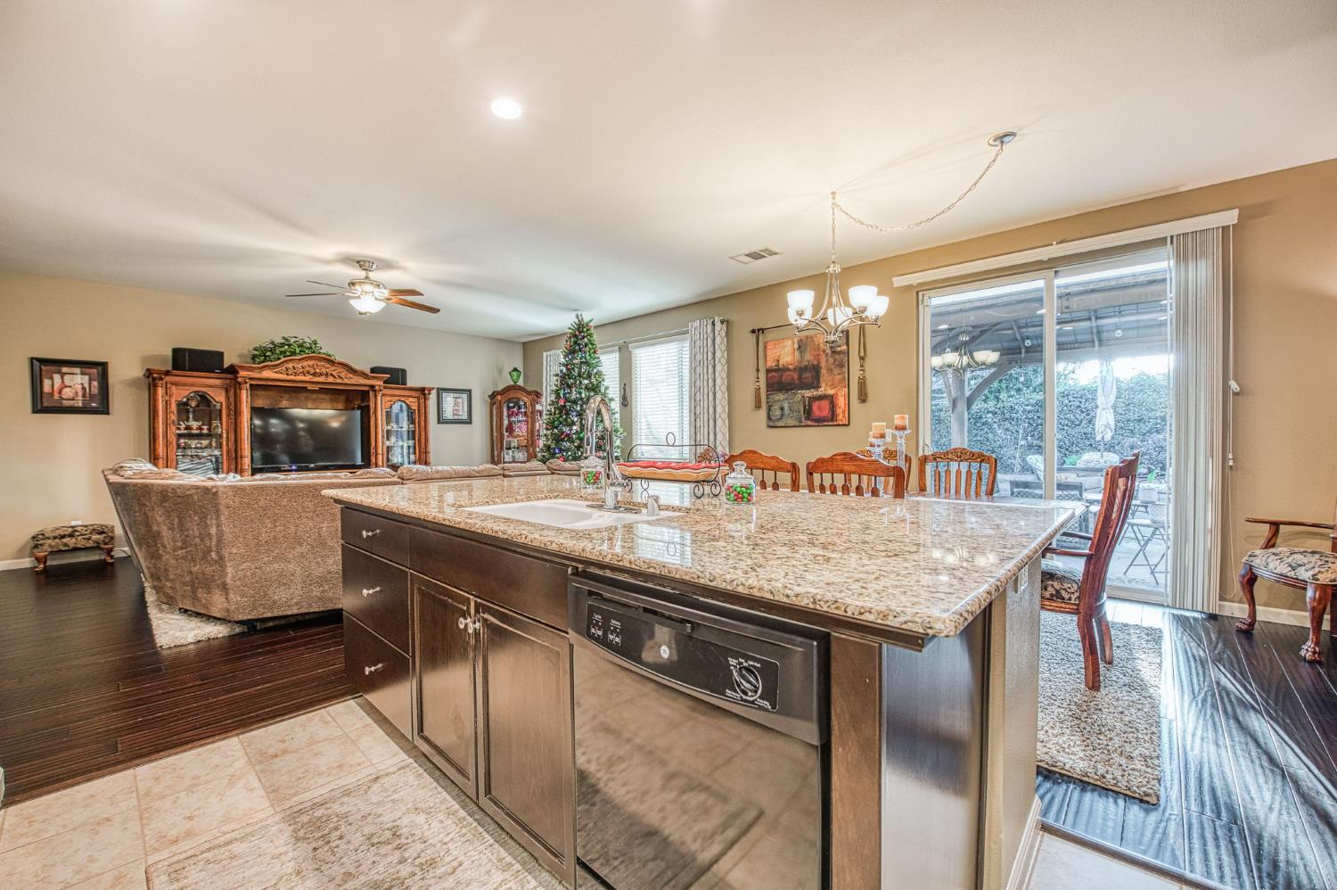 1764 N Mcpherson Ln, Clovis, CA 93619