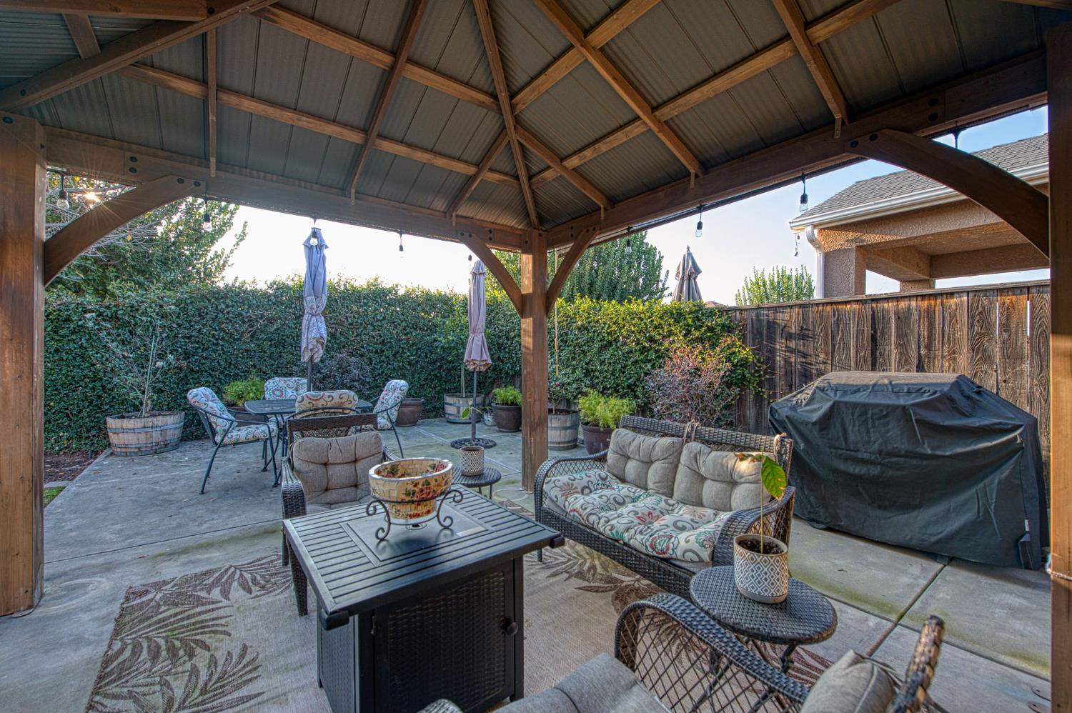 1764 N Mcpherson Ln, Clovis, CA 93619