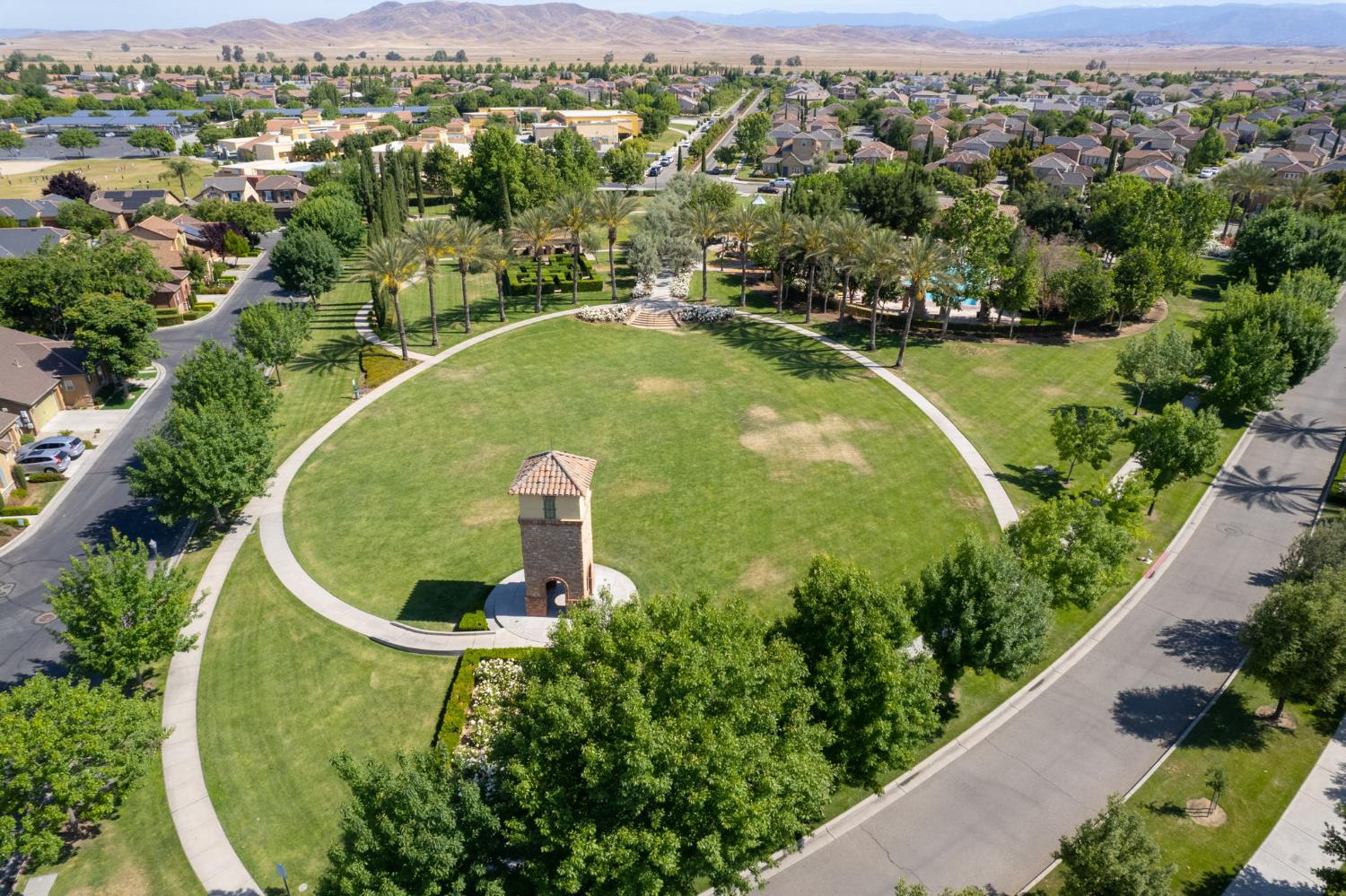 1764 N Mcpherson Ln, Clovis, CA 93619