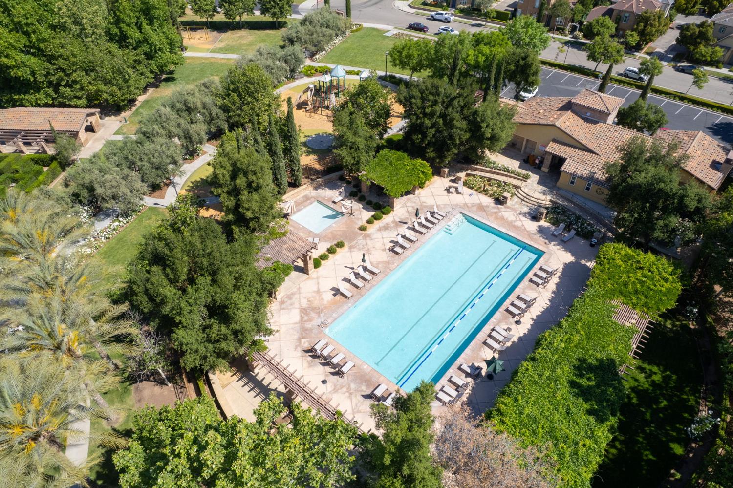 1764 N Mcpherson Ln, Clovis, CA 93619