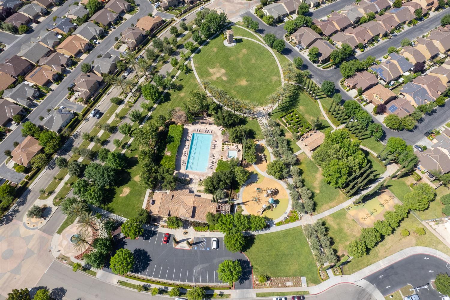 1764 N Mcpherson Ln, Clovis, CA 93619