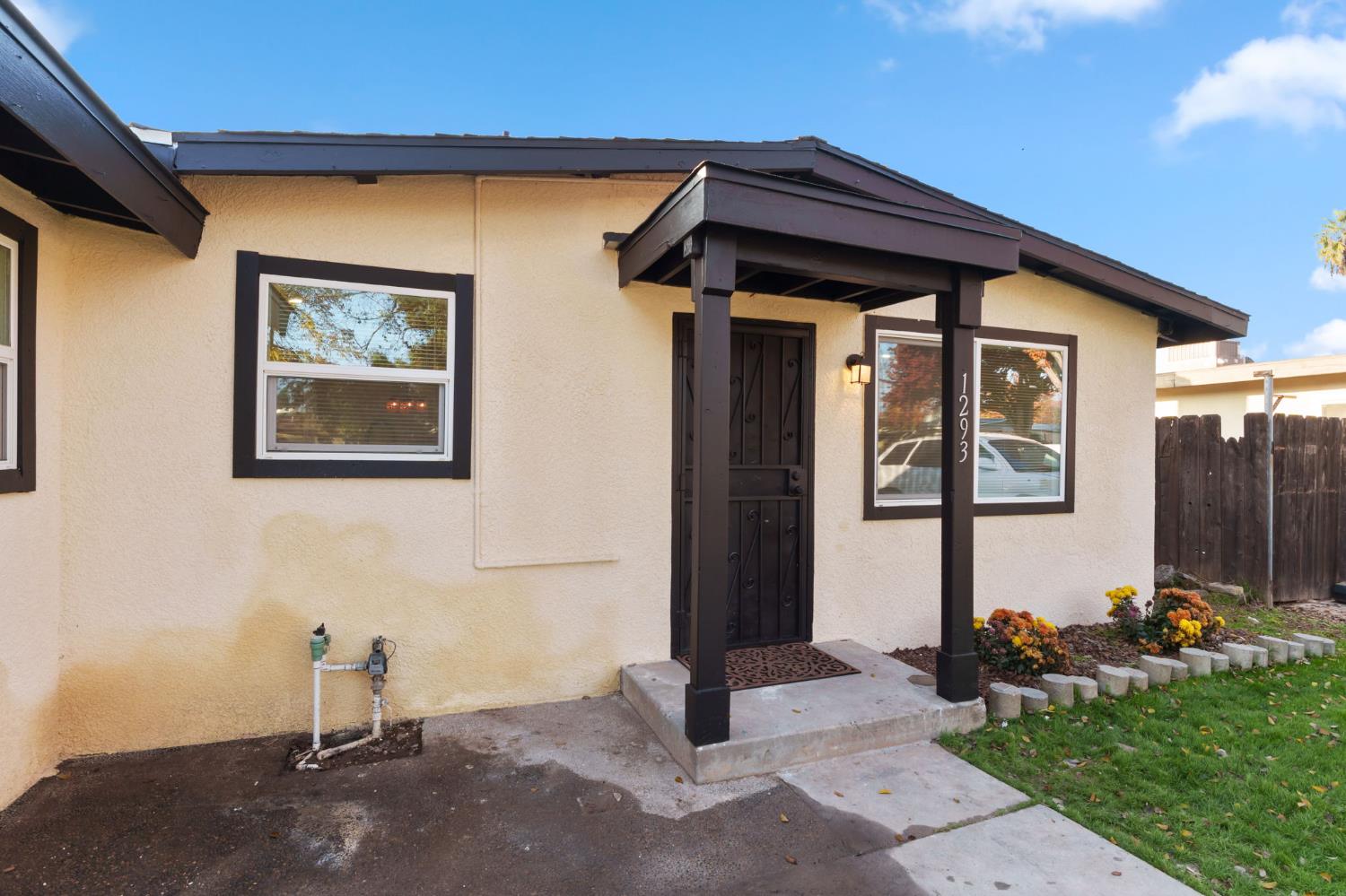 1293 N Bailey Ave, Fresno, CA 93727