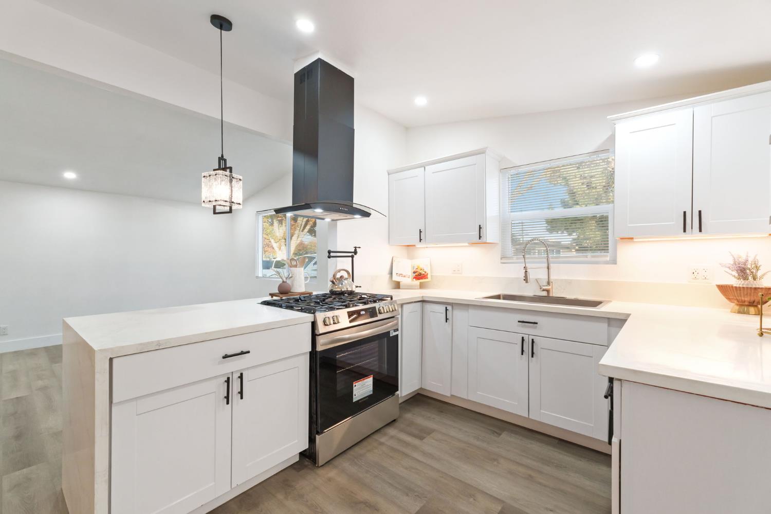 1293 N Bailey Ave, Fresno, CA 93727