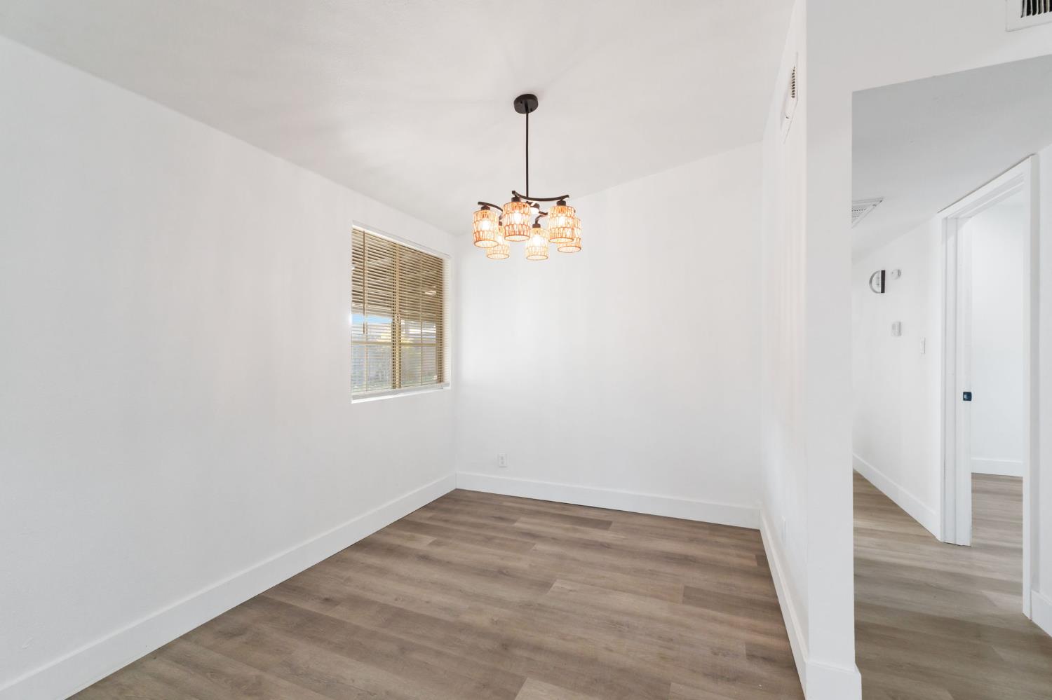 1293 N Bailey Ave, Fresno, CA 93727