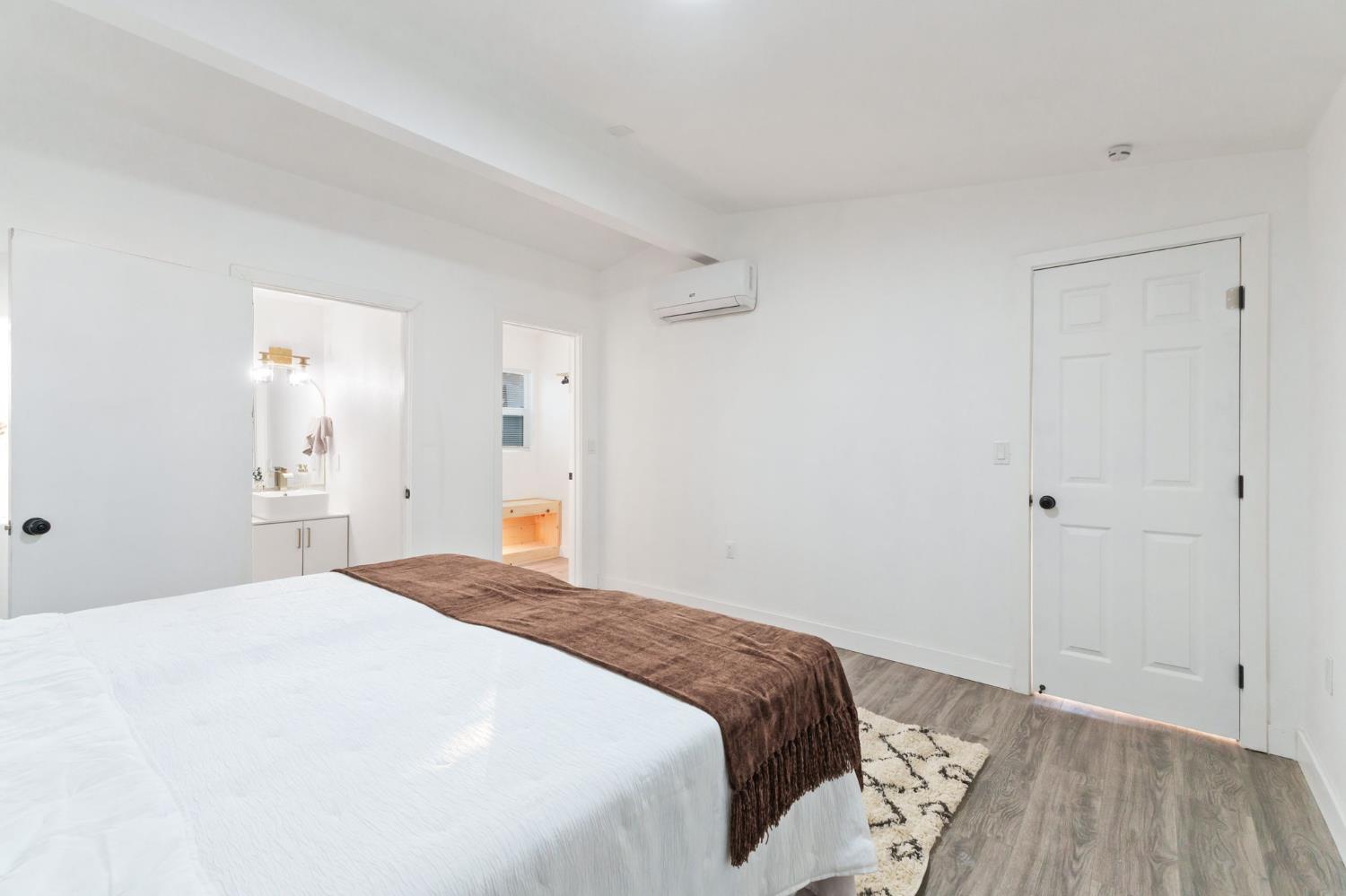 1293 N Bailey Ave, Fresno, CA 93727