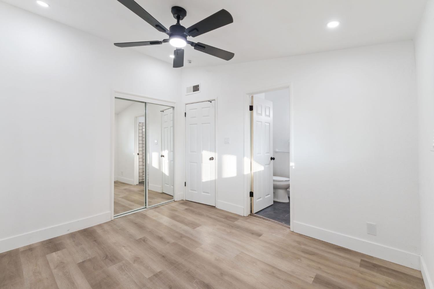 1293 N Bailey Ave, Fresno, CA 93727