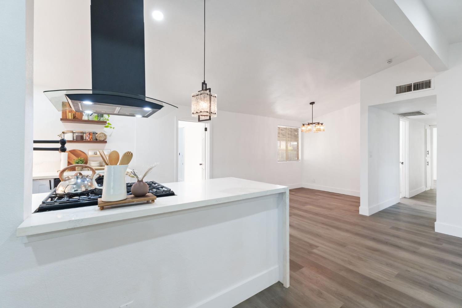 1293 N Bailey Ave, Fresno, CA 93727