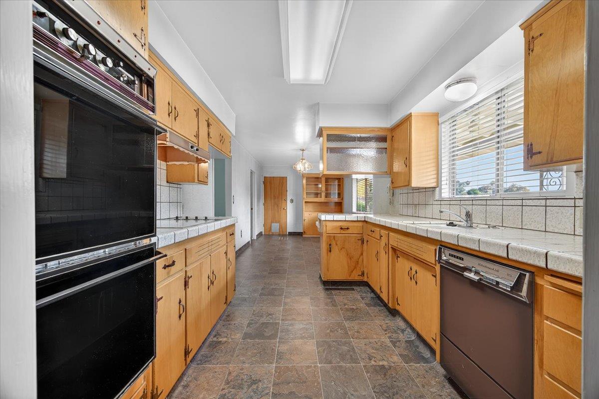 6112 E Montecito Ave, Fresno, CA 93727