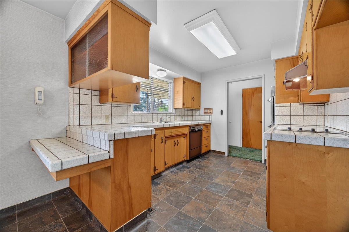 6112 E Montecito Ave, Fresno, CA 93727