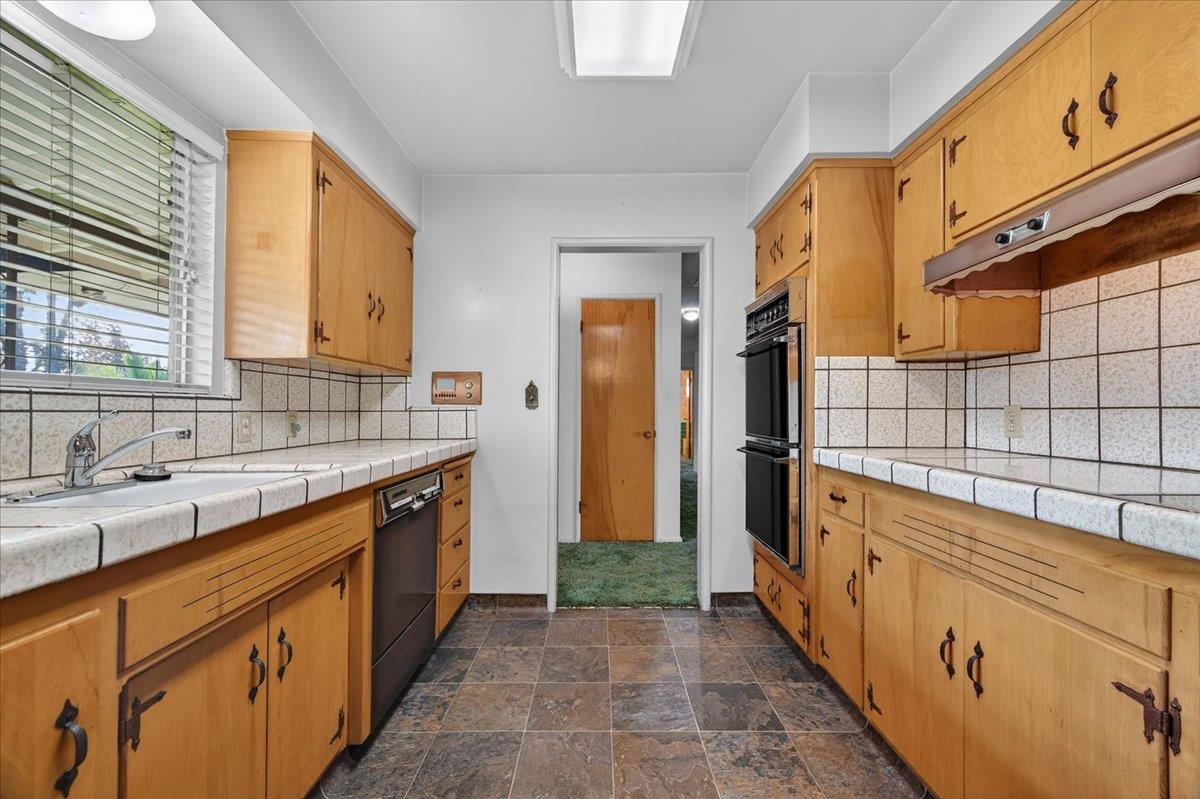 6112 E Montecito Ave, Fresno, CA 93727